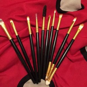 Brand new makeup brush set!!!